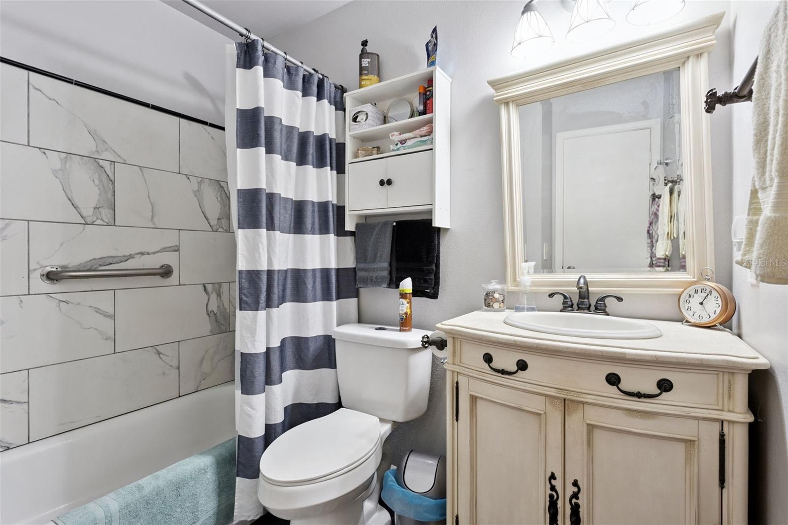 Image 17 of 40 For 40522 5th Avenue