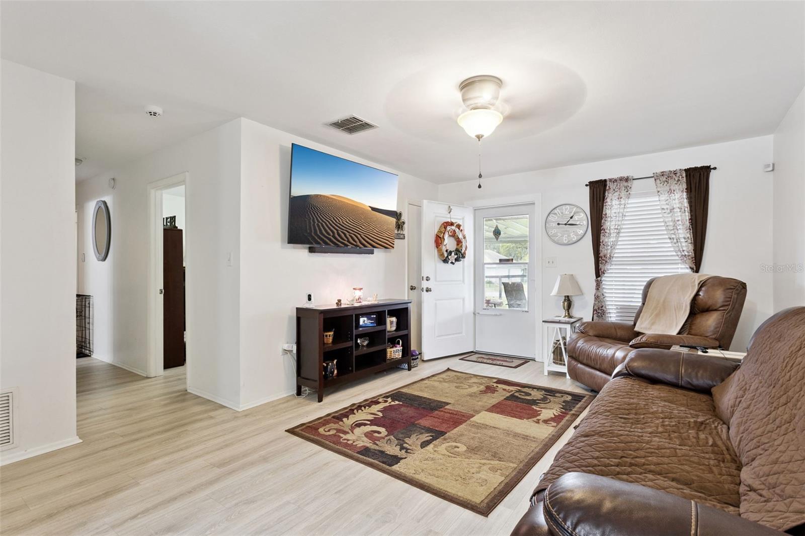 Image 4 of 40 For 40522 5th Avenue