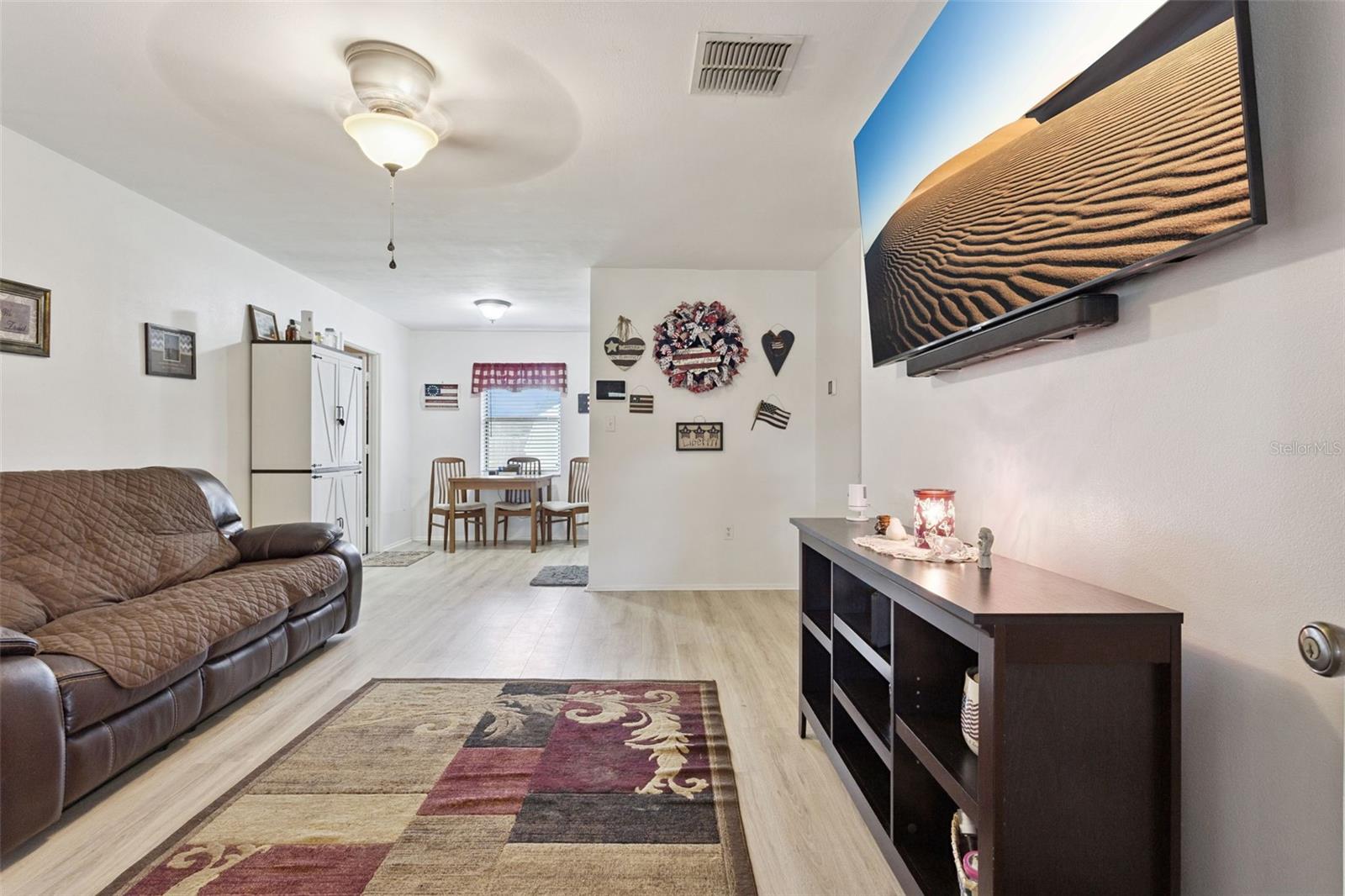 Image 5 of 40 For 40522 5th Avenue