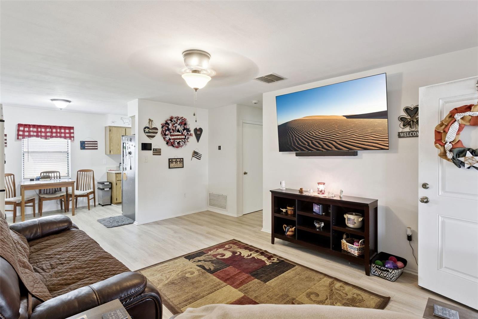 Image 6 of 40 For 40522 5th Avenue