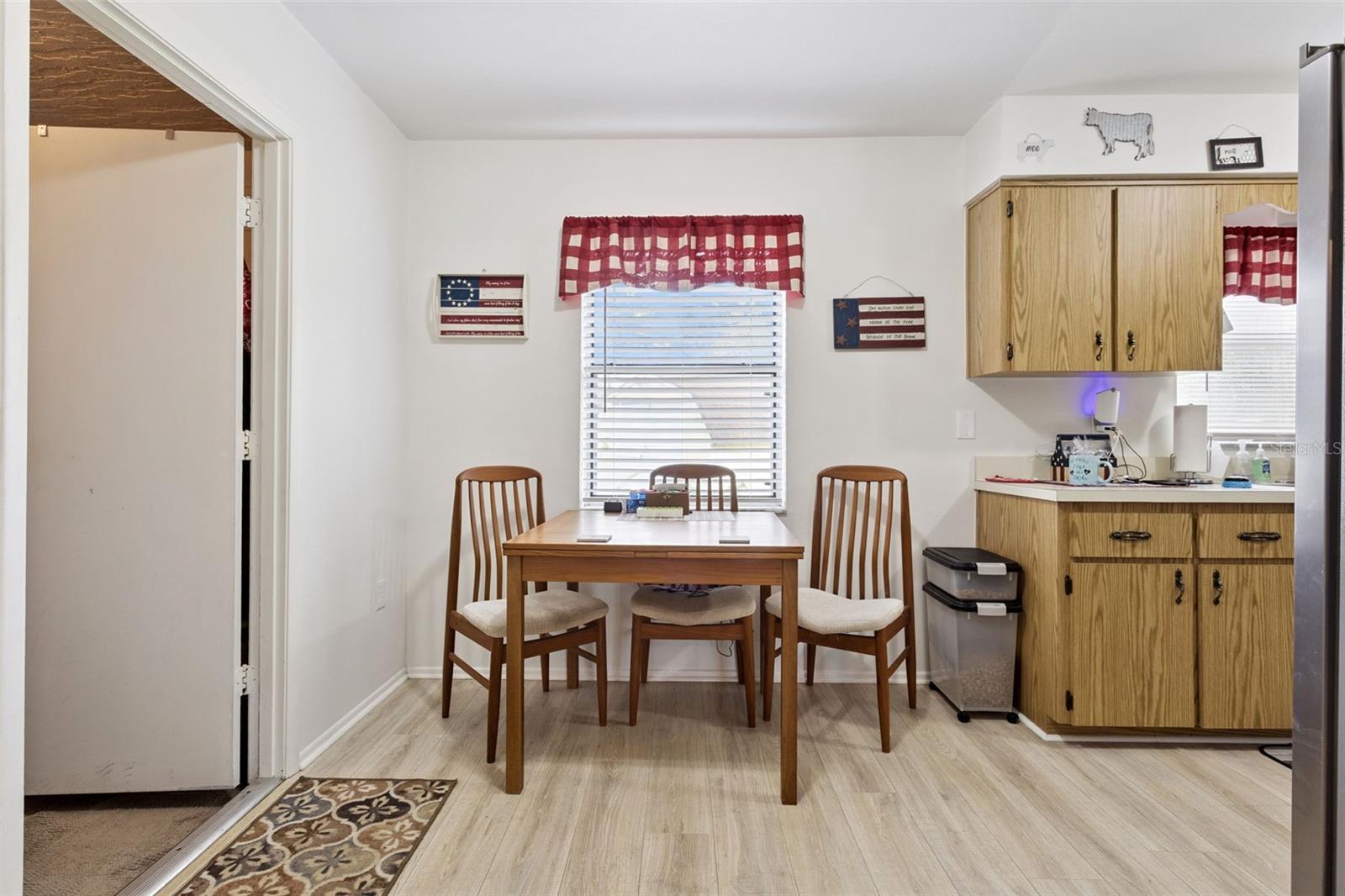 Image 8 of 40 For 40522 5th Avenue