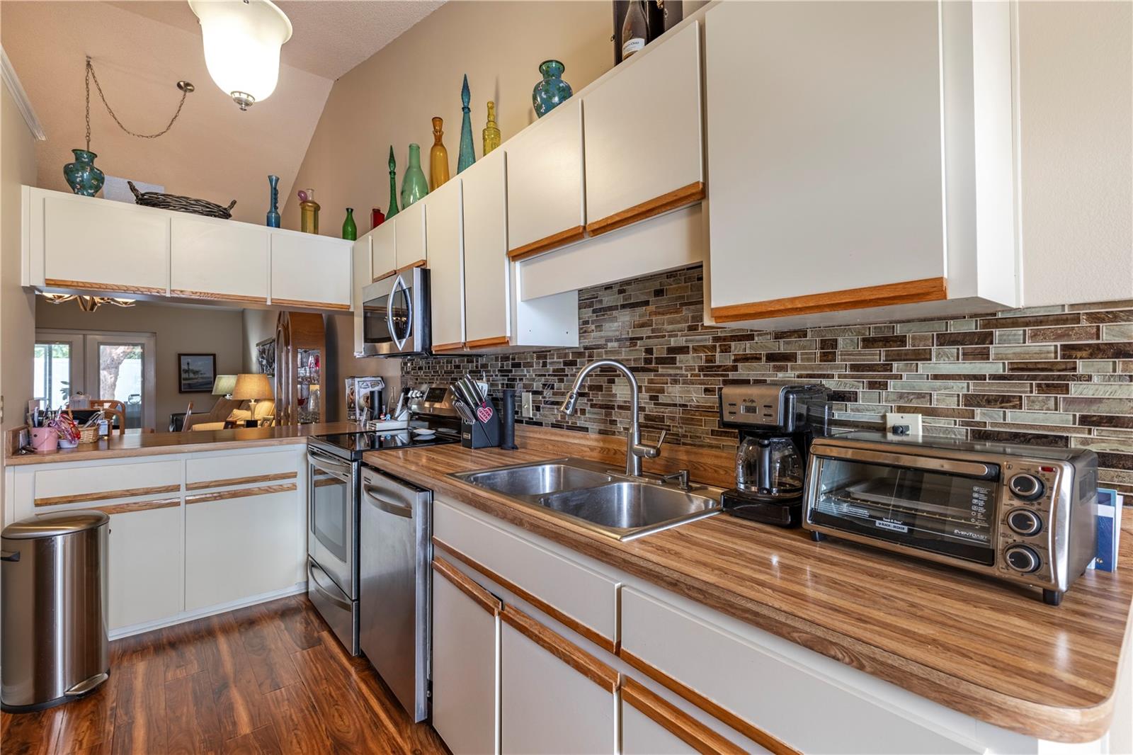 Image 11 of 32 For 630 Woodview Drive