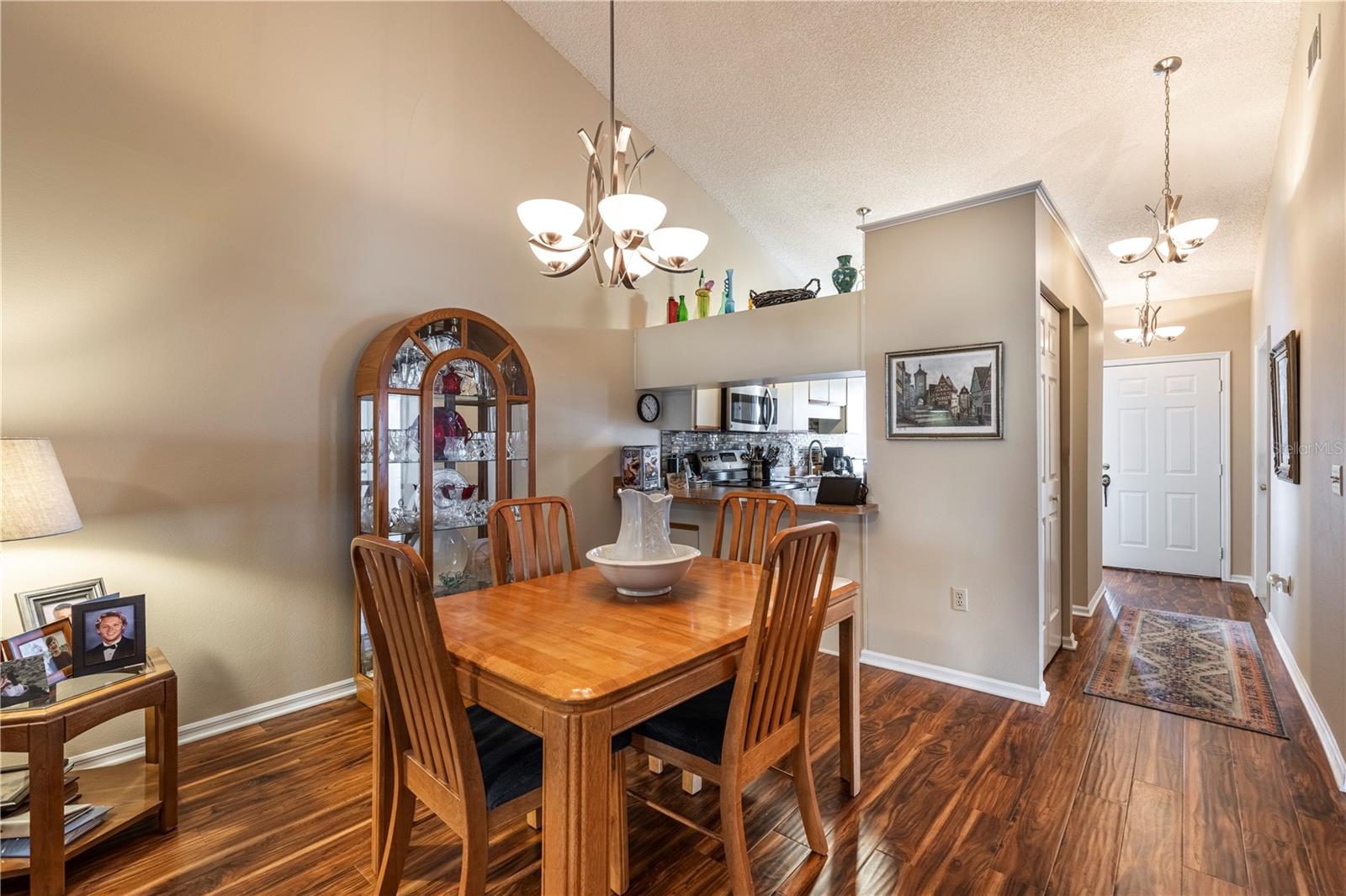 Image 15 of 32 For 630 Woodview Drive