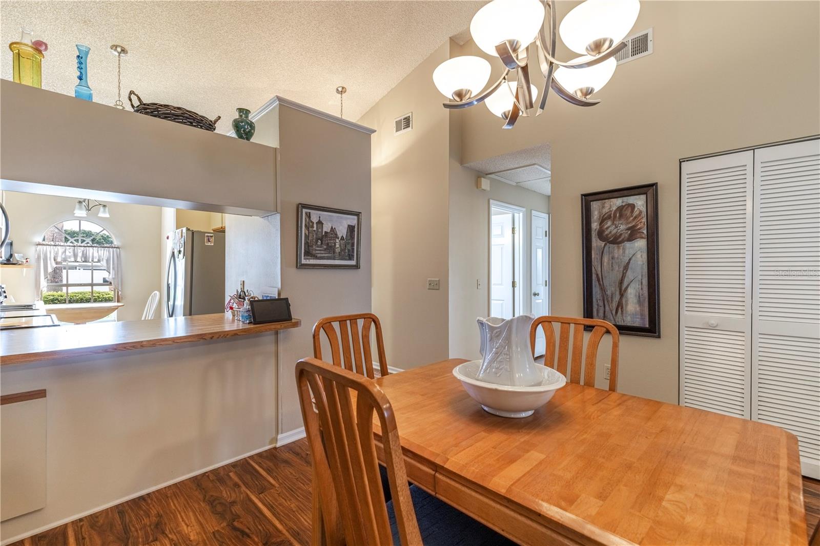 Image 16 of 32 For 630 Woodview Drive