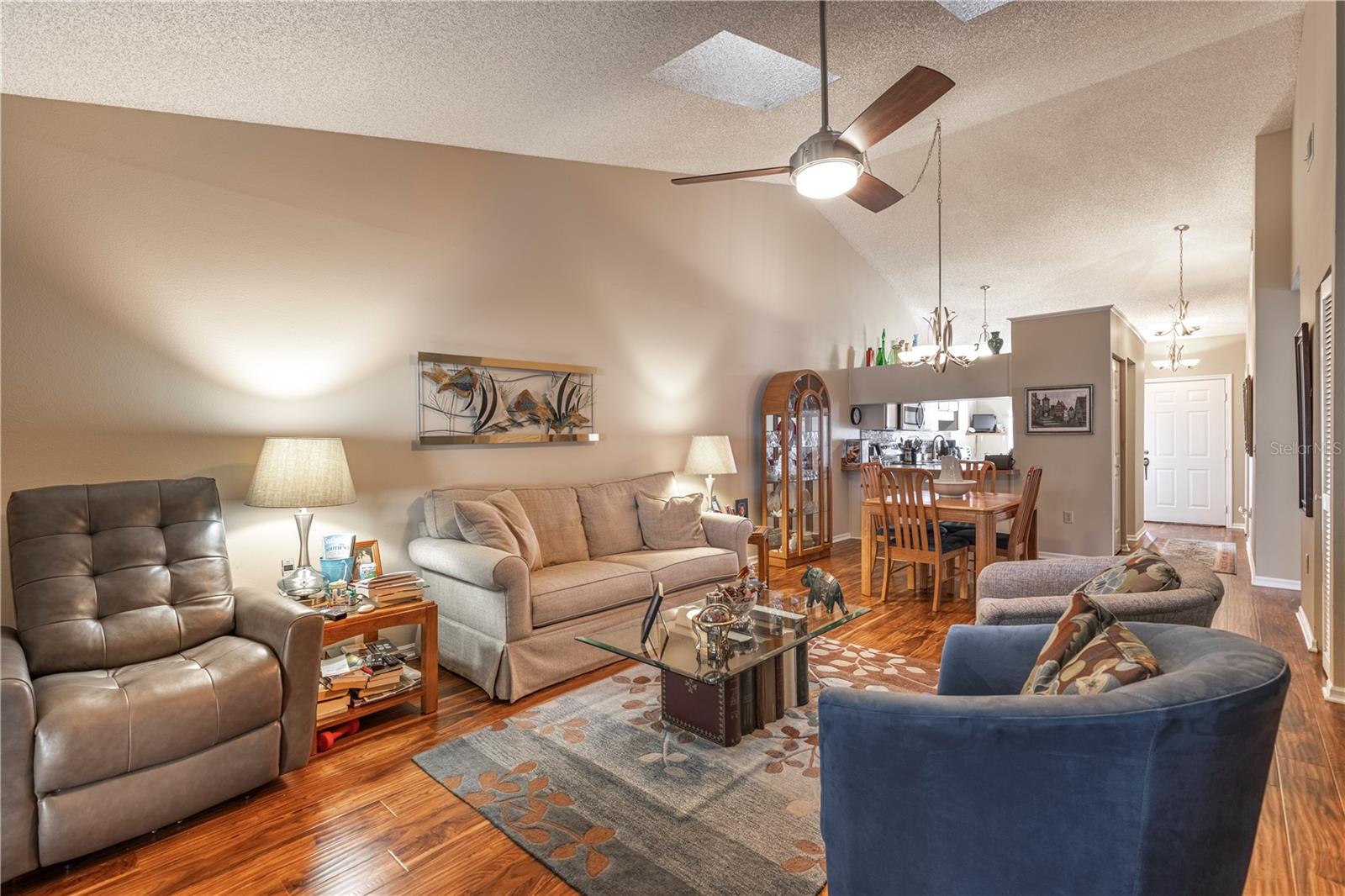 Image 9 of 32 For 630 Woodview Drive