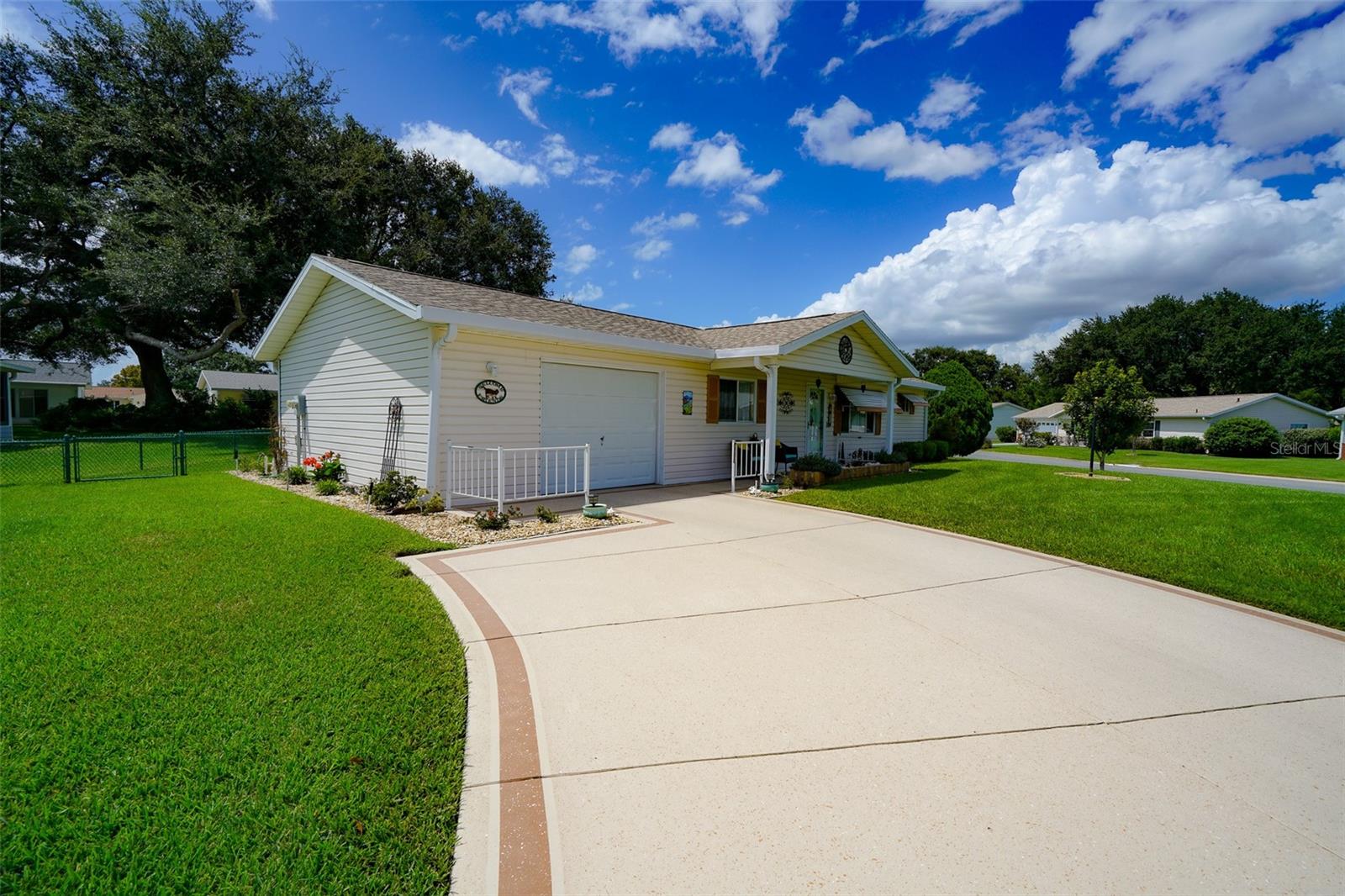 Image 2 of 40 For 17810 Se 108th Ct