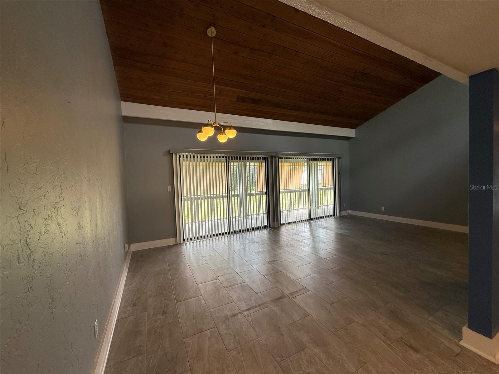 Image 39 of 50 For 669 Olde Camelot Circle 669