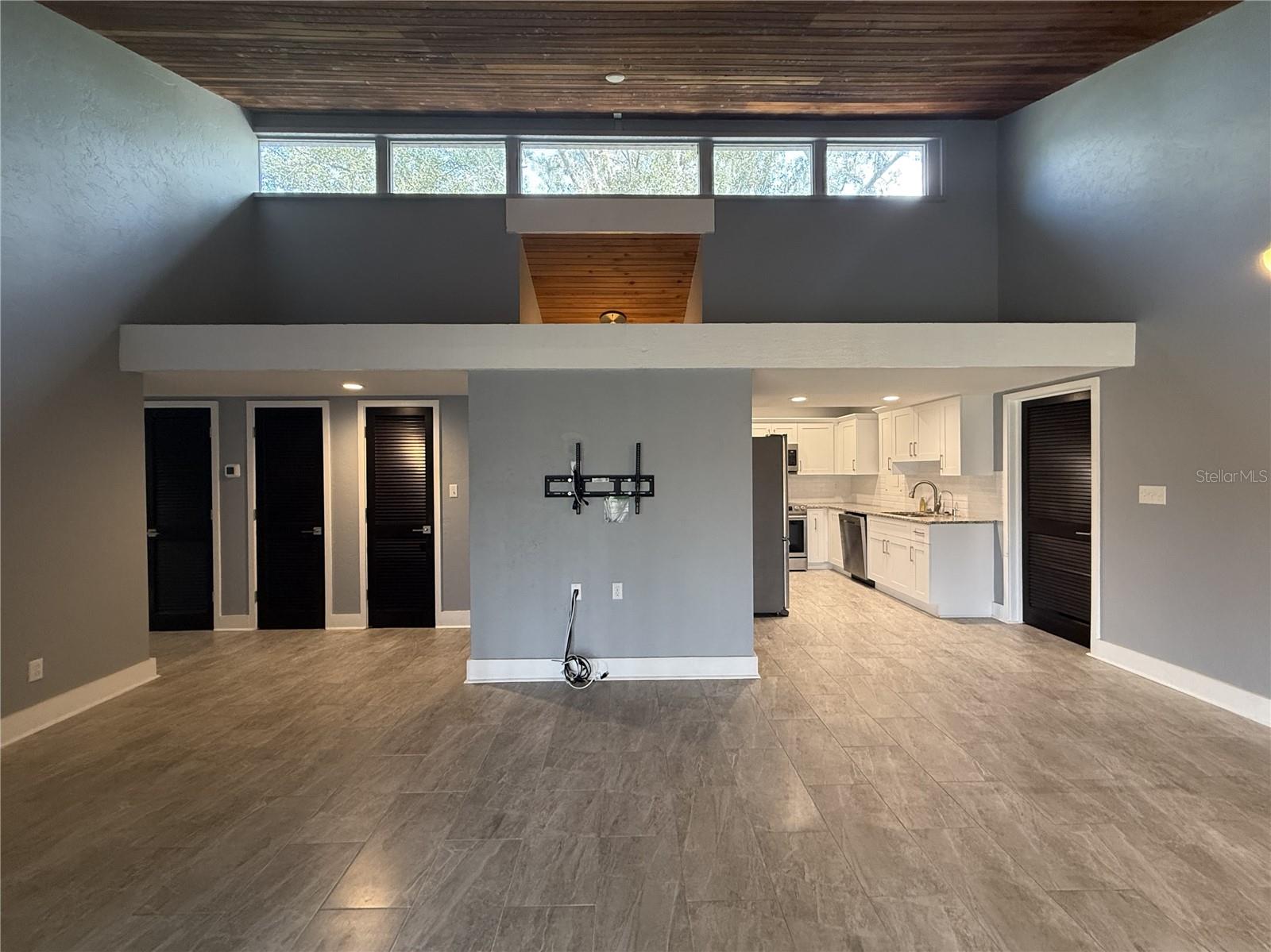 Image 40 of 50 For 669 Olde Camelot Circle 669