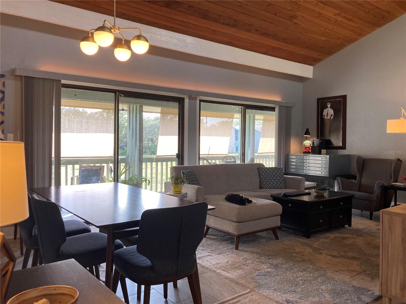 Image 7 of 50 For 669 Olde Camelot Circle 669
