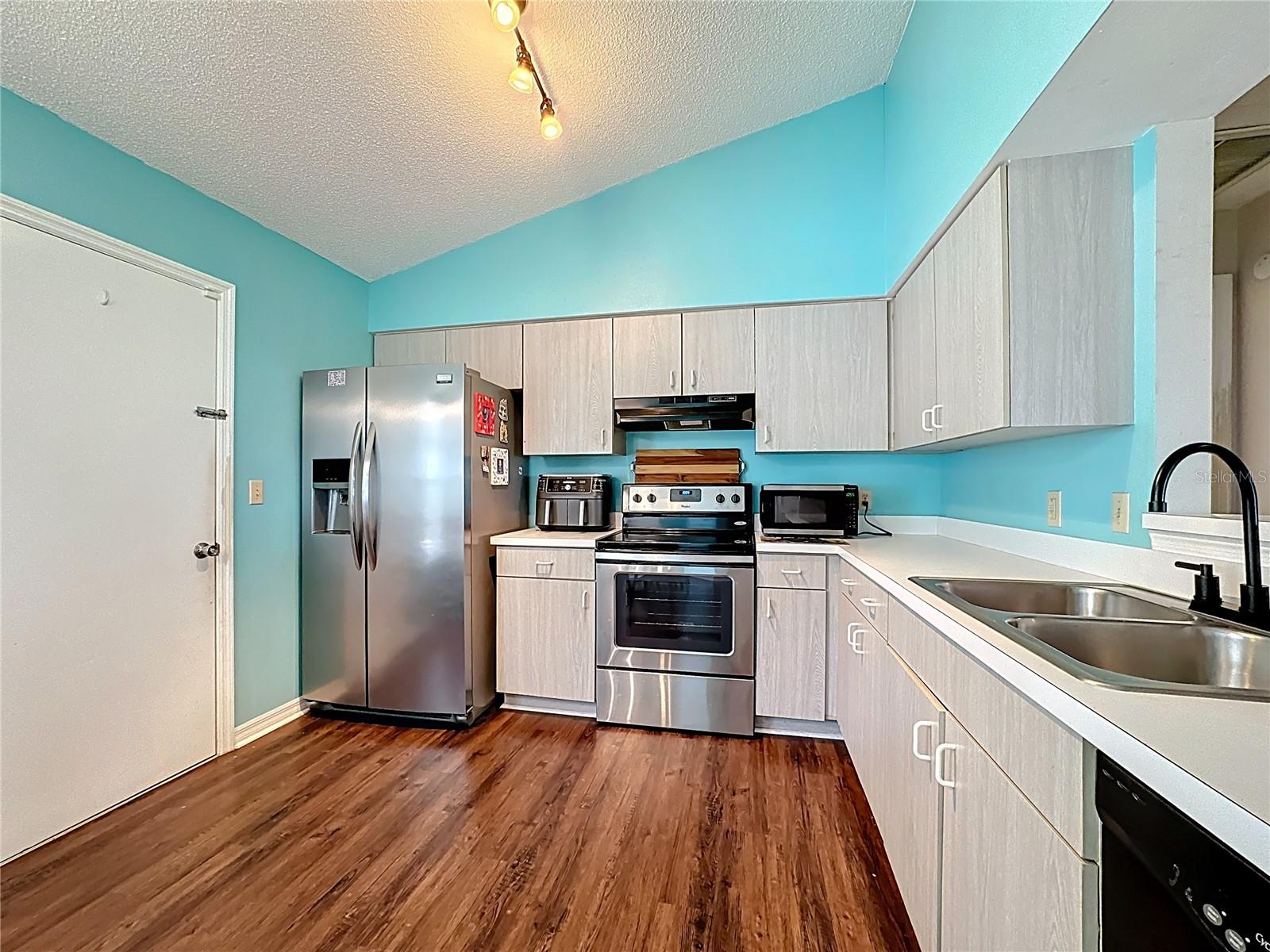 Image 11 of 60 For 746 Cambridge Way