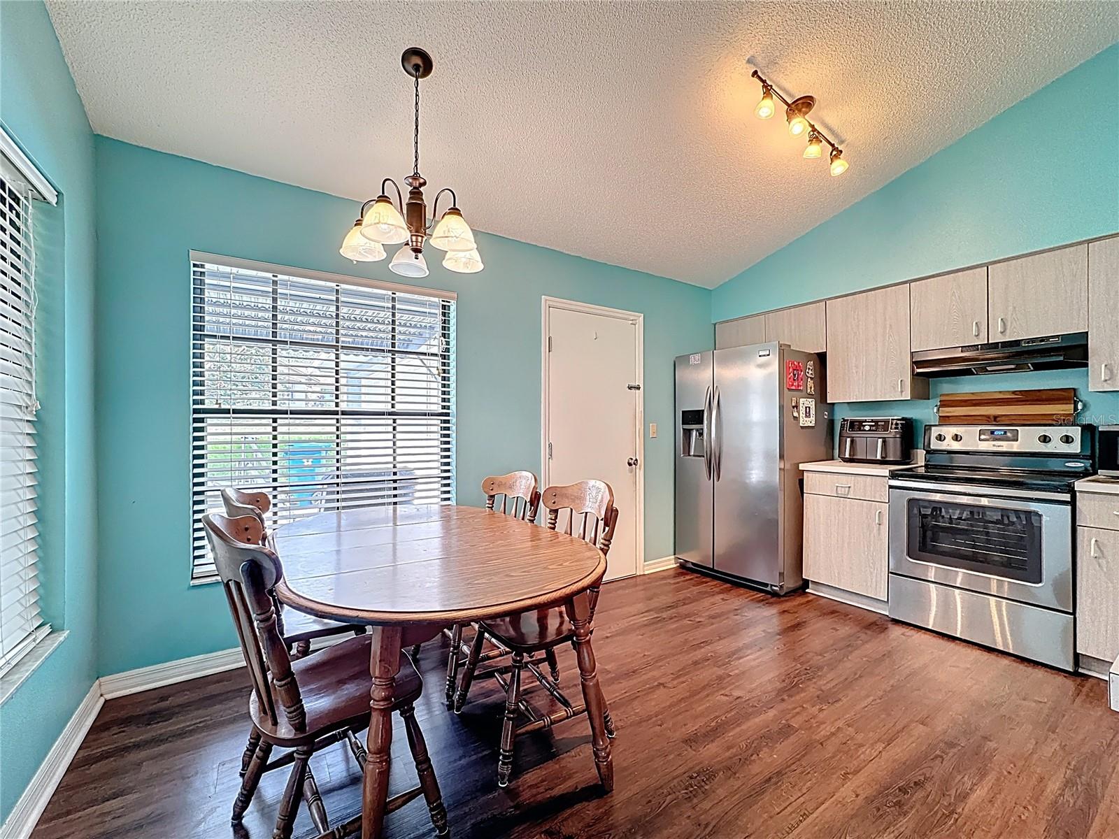 Image 14 of 60 For 746 Cambridge Way