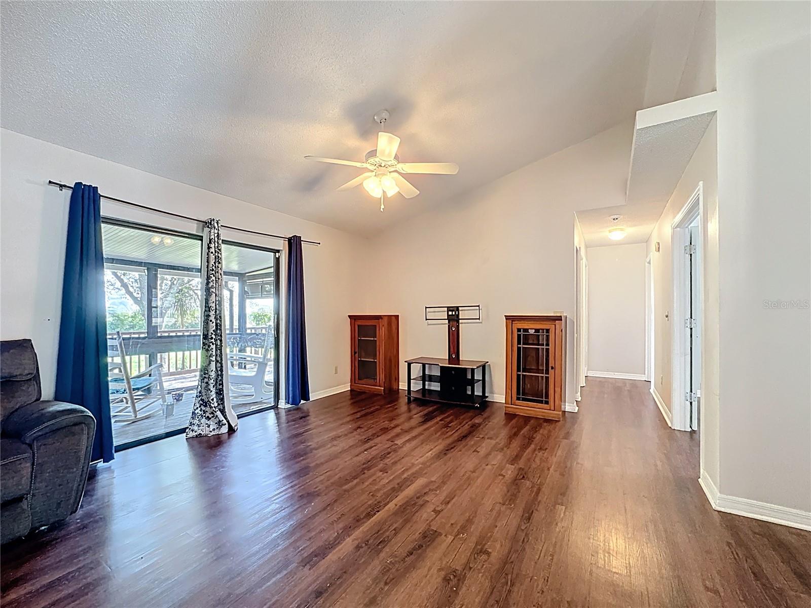 Image 6 of 60 For 746 Cambridge Way
