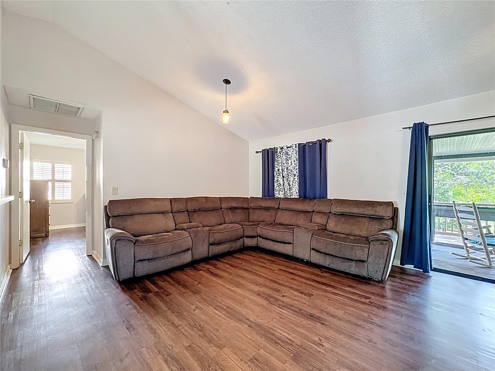 Image 9 of 60 For 746 Cambridge Way