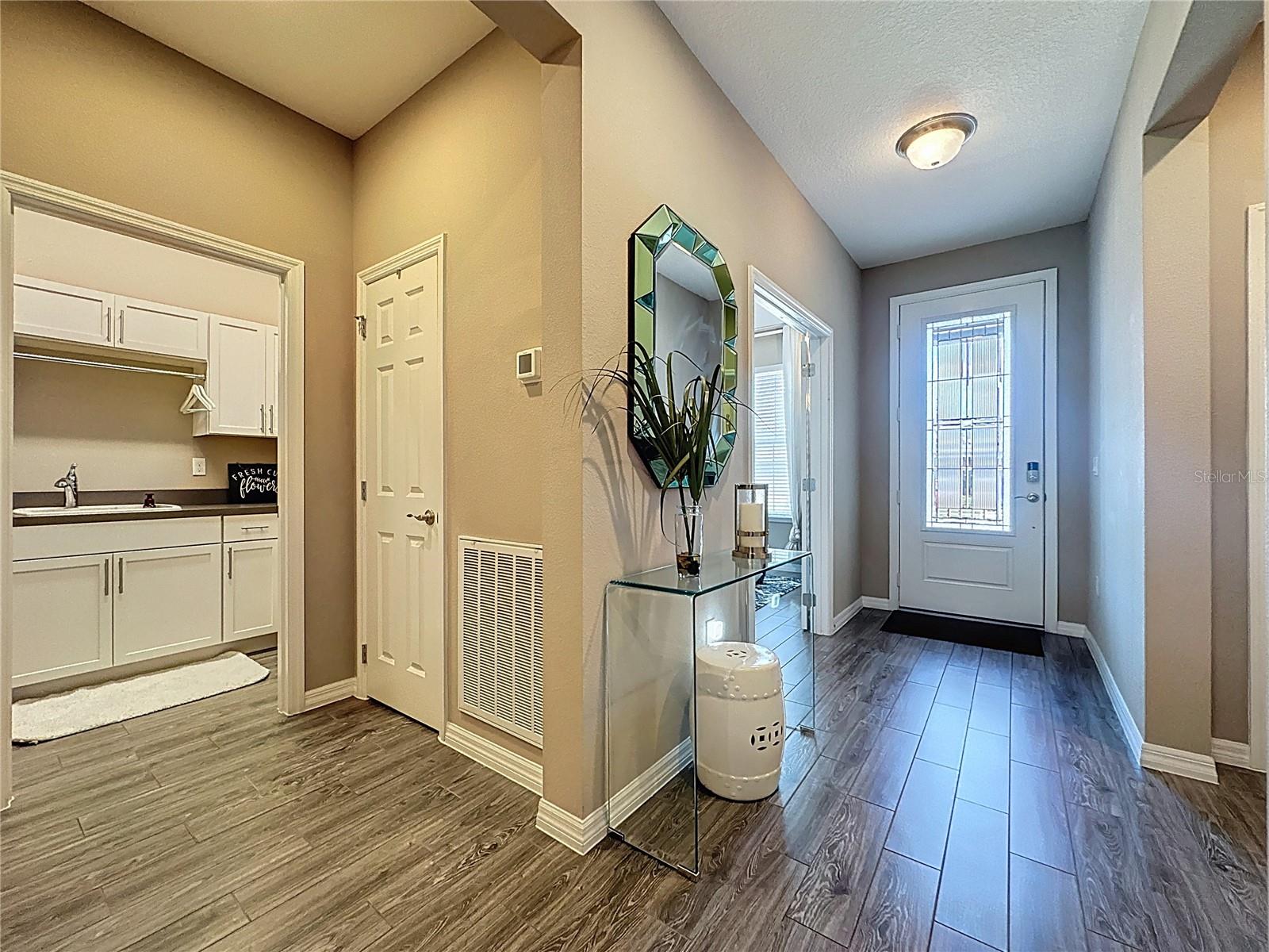 Image 7 of 89 For 201 Silver Maple Road
