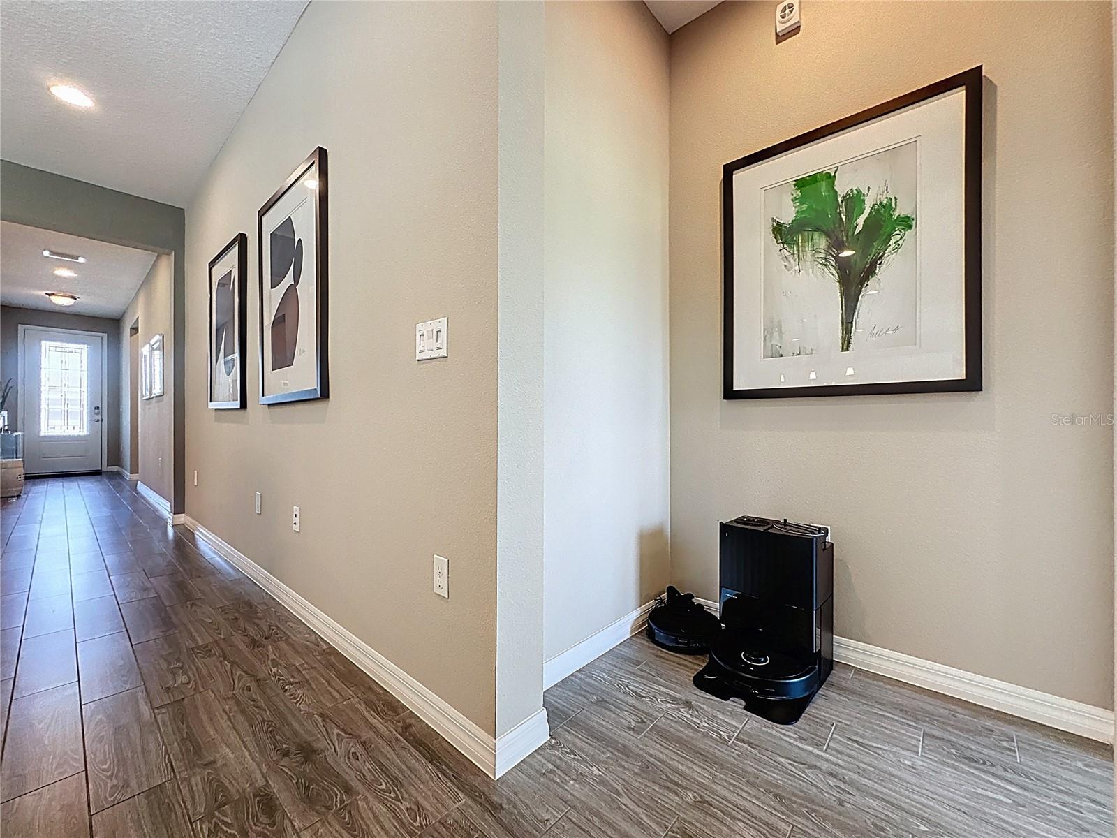 Image 8 of 89 For 201 Silver Maple Road