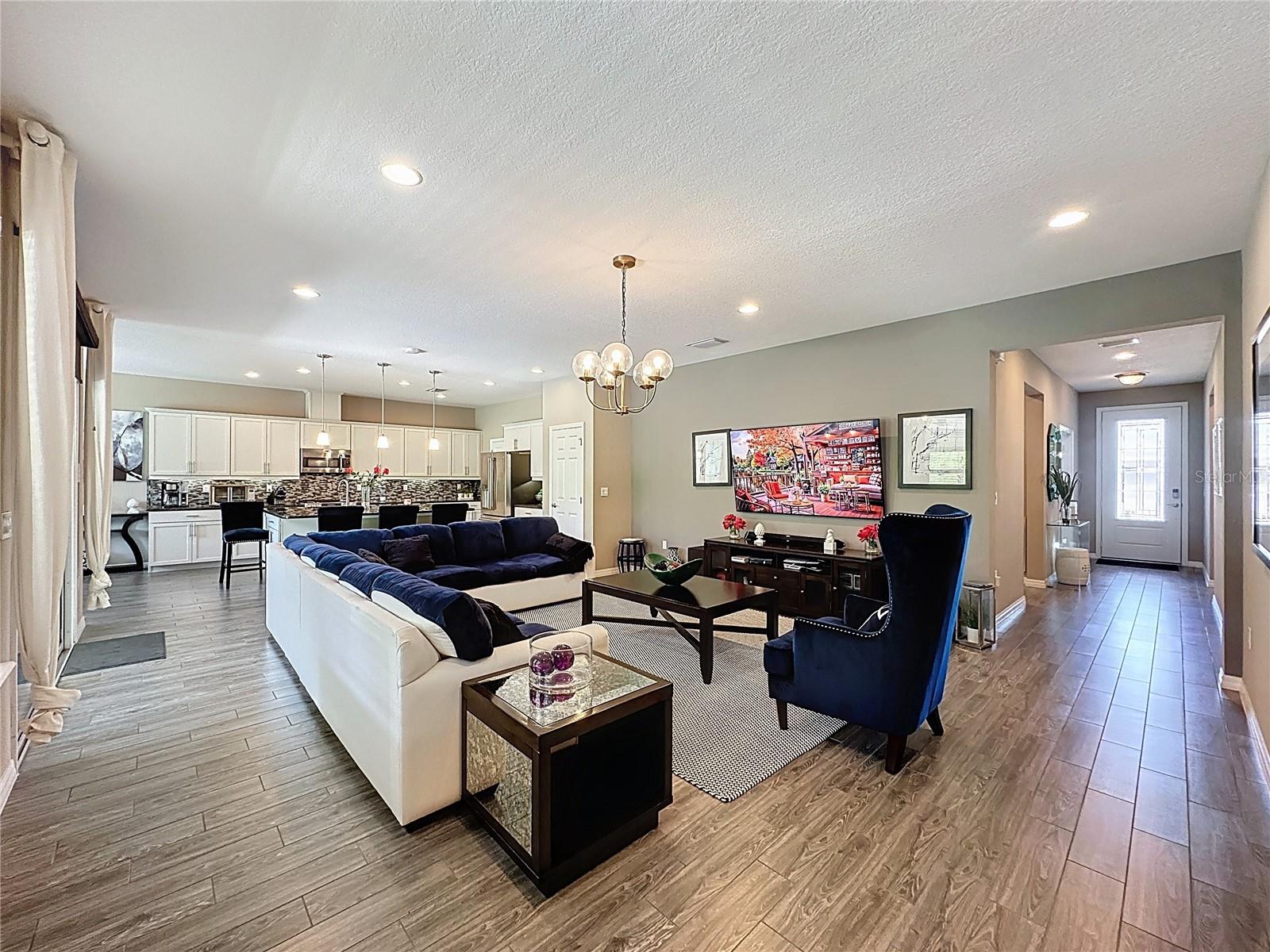 Image 9 of 89 For 201 Silver Maple Road