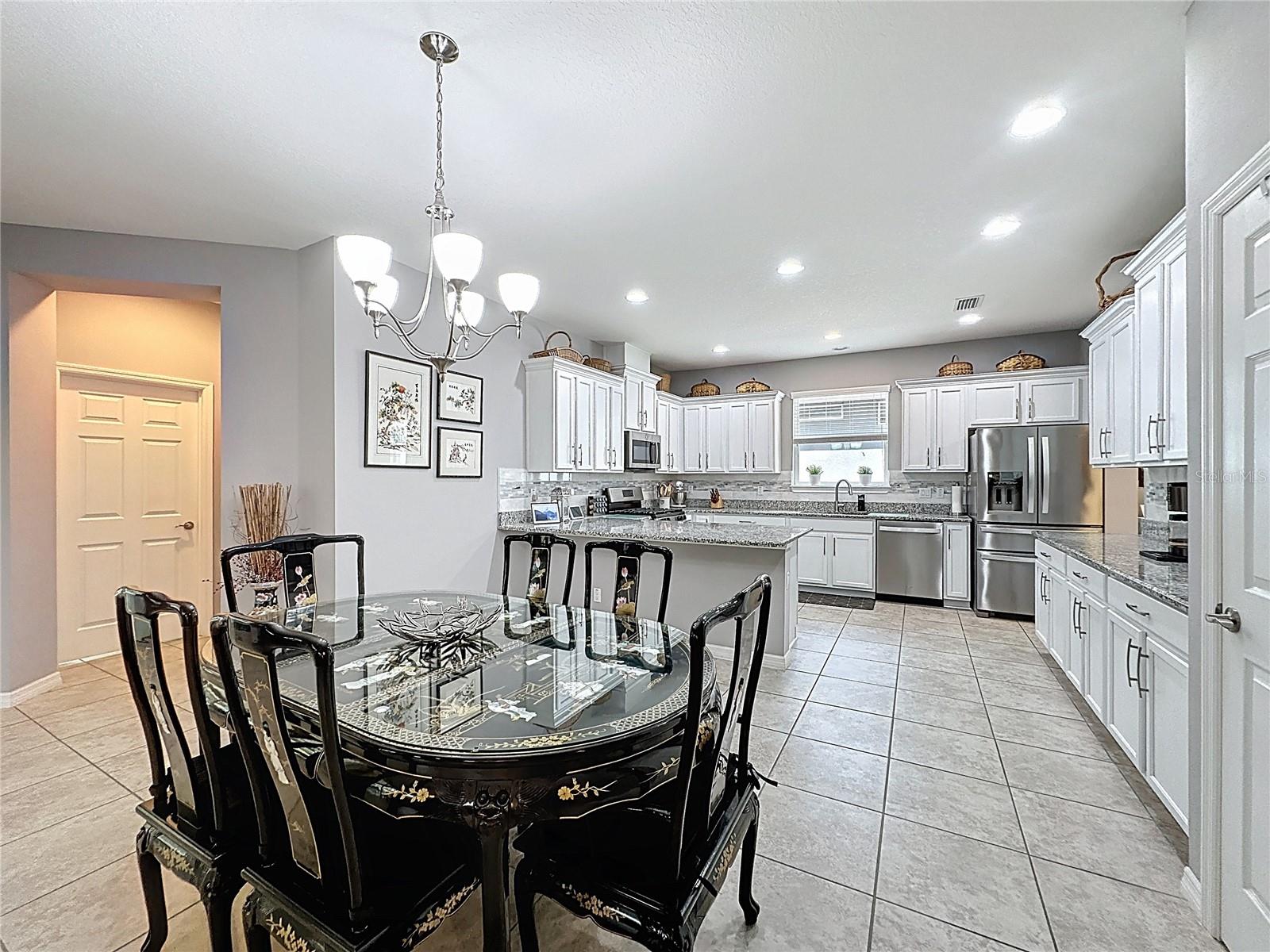 Image 12 of 81 For 277 Silver Maple Road