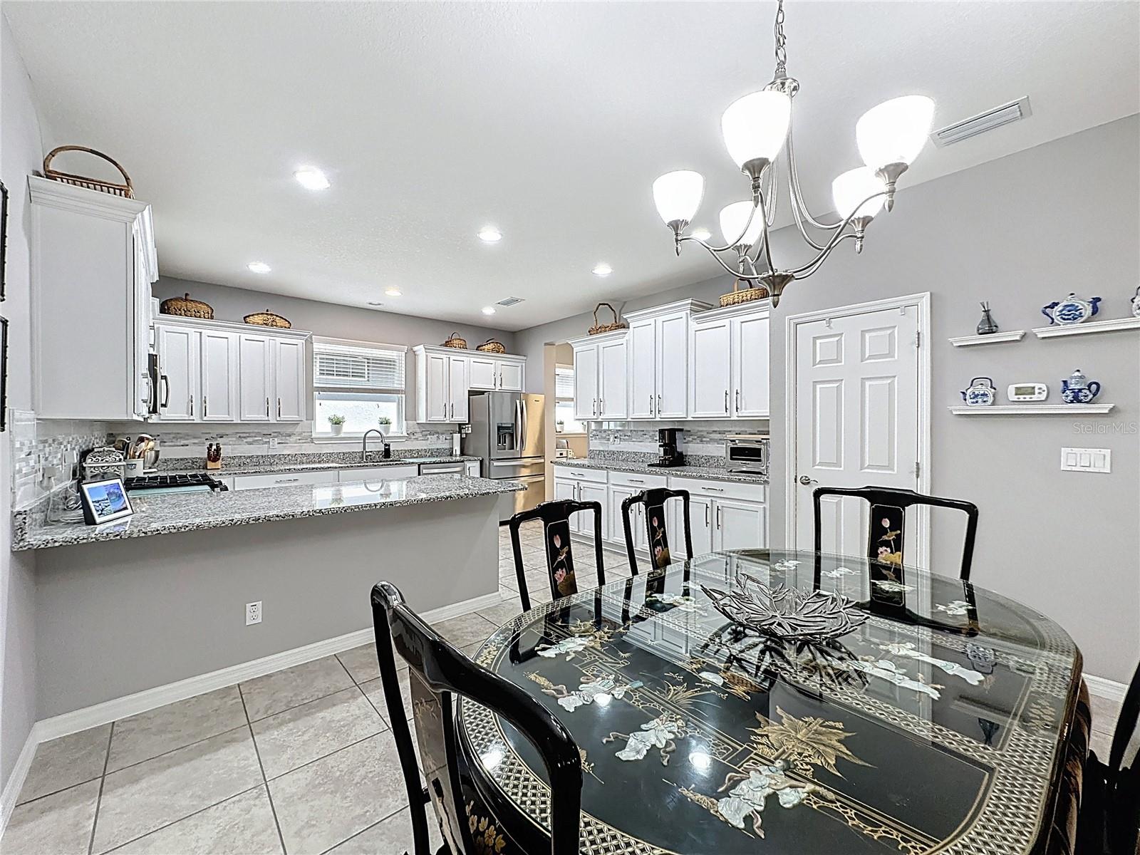 Image 14 of 81 For 277 Silver Maple Road