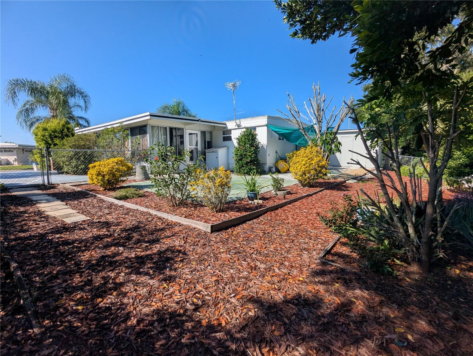 Image 11 of 46 For 11929 Linda Avenue