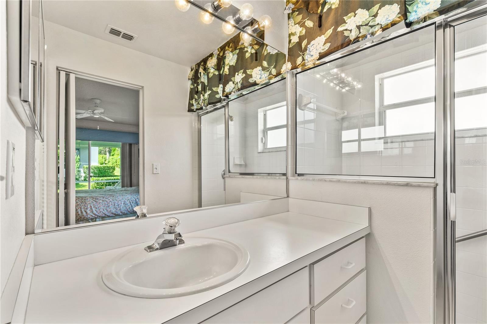 Image 16 of 41 For 4119 Capland Avenue