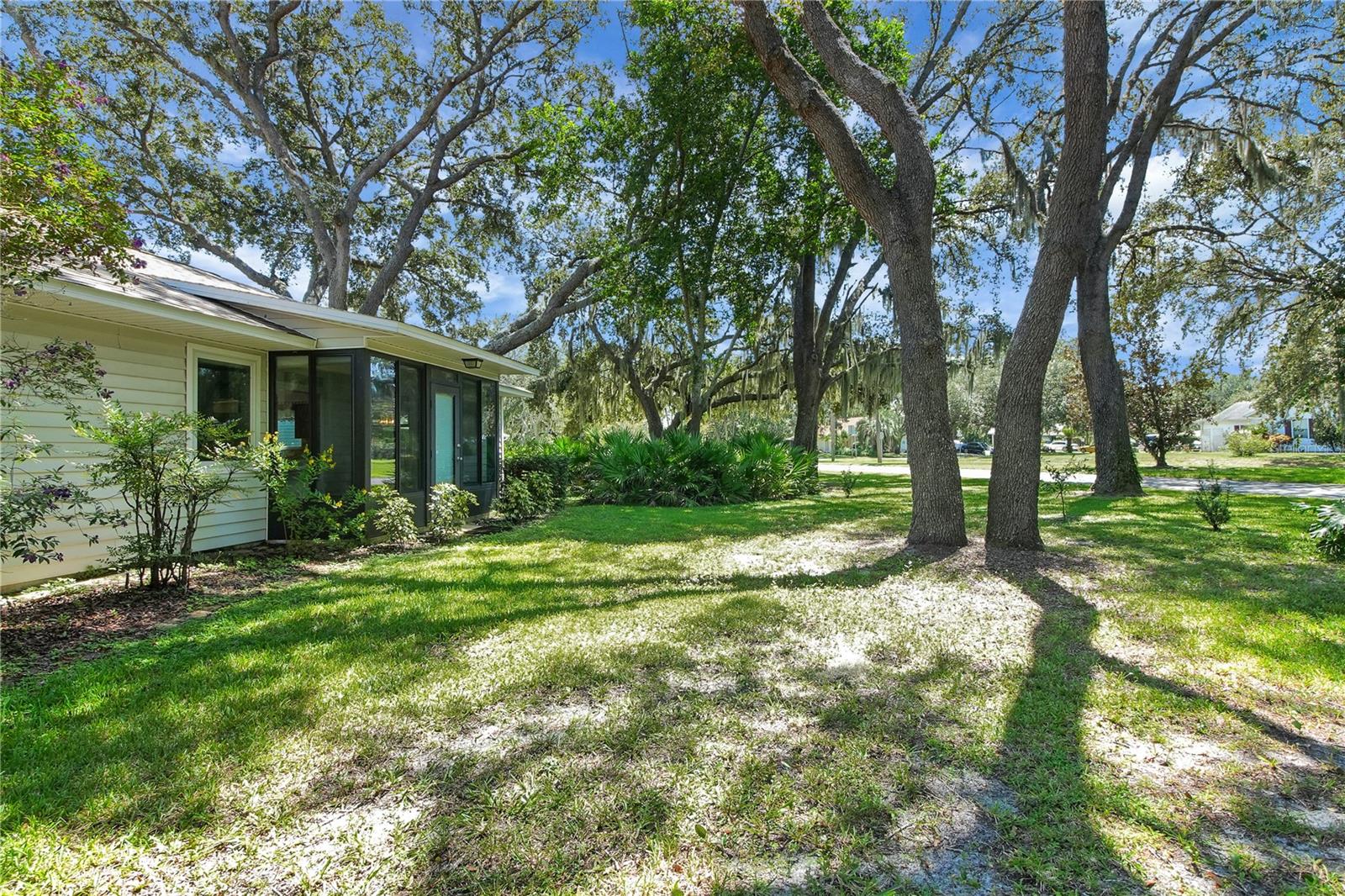 Image 10 of 63 For 610 Fannich Court
