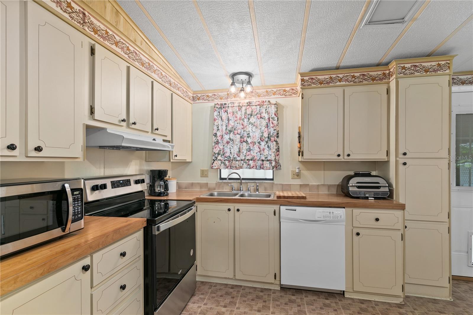 Image 9 of 48 For 1435 Mohawk Circle