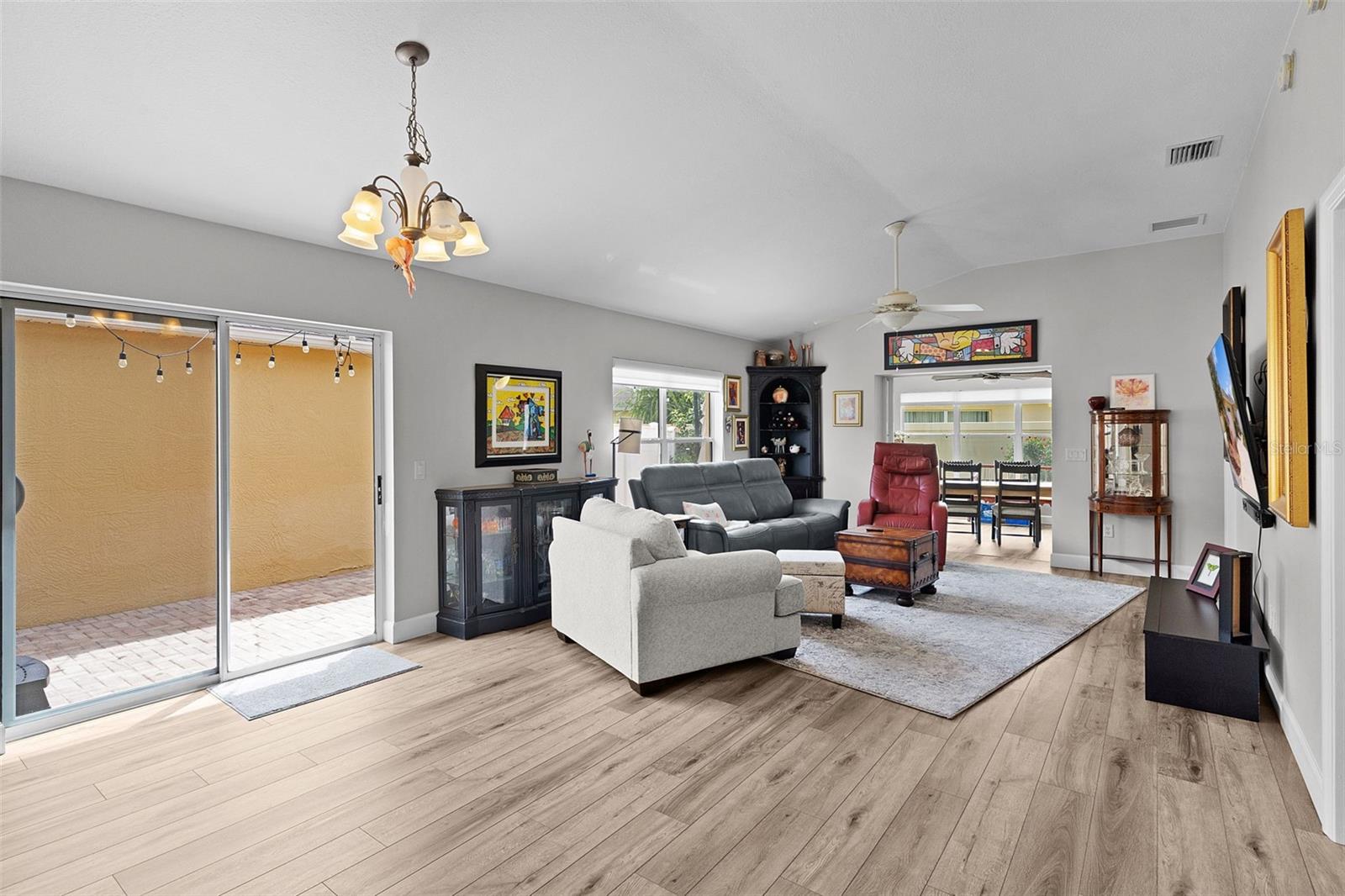Image 11 of 51 For 1522 Alexandria Place