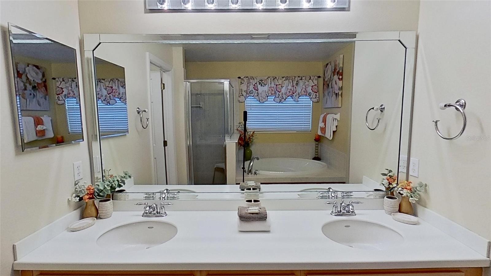 Image 34 of 73 For 136 Henley Circle