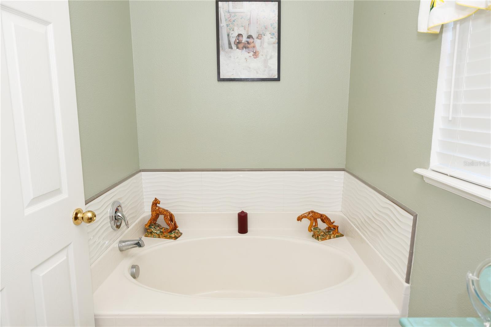 Image 23 of 45 For 1108 Chateau Circle