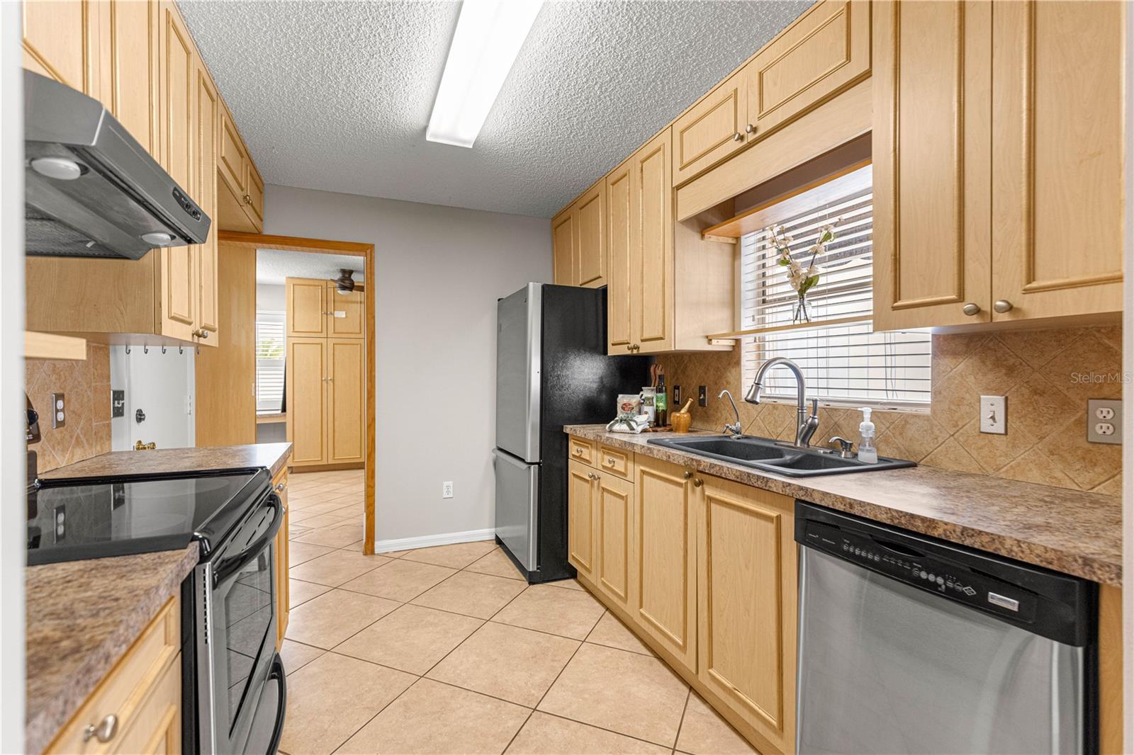 Image 5 of 42 For 748 Hernandez Drive