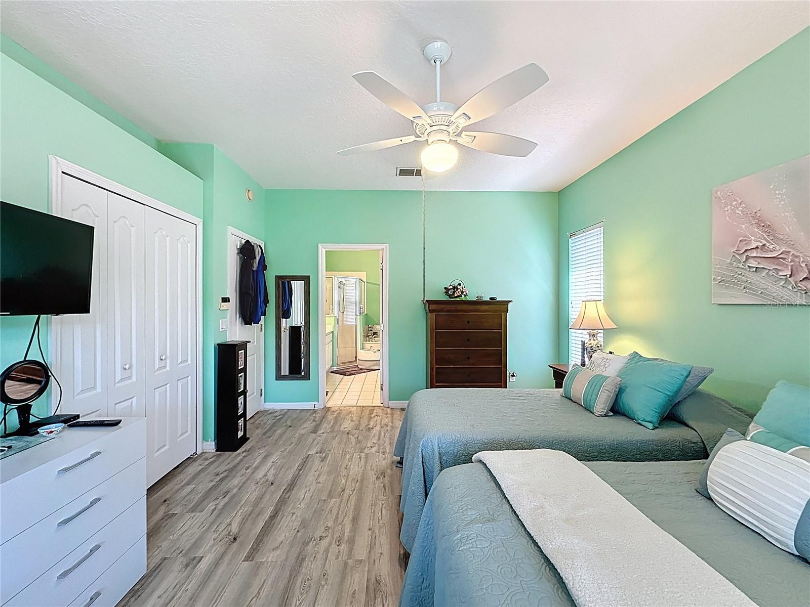Image 11 of 75 For 2243 Addison Avenue