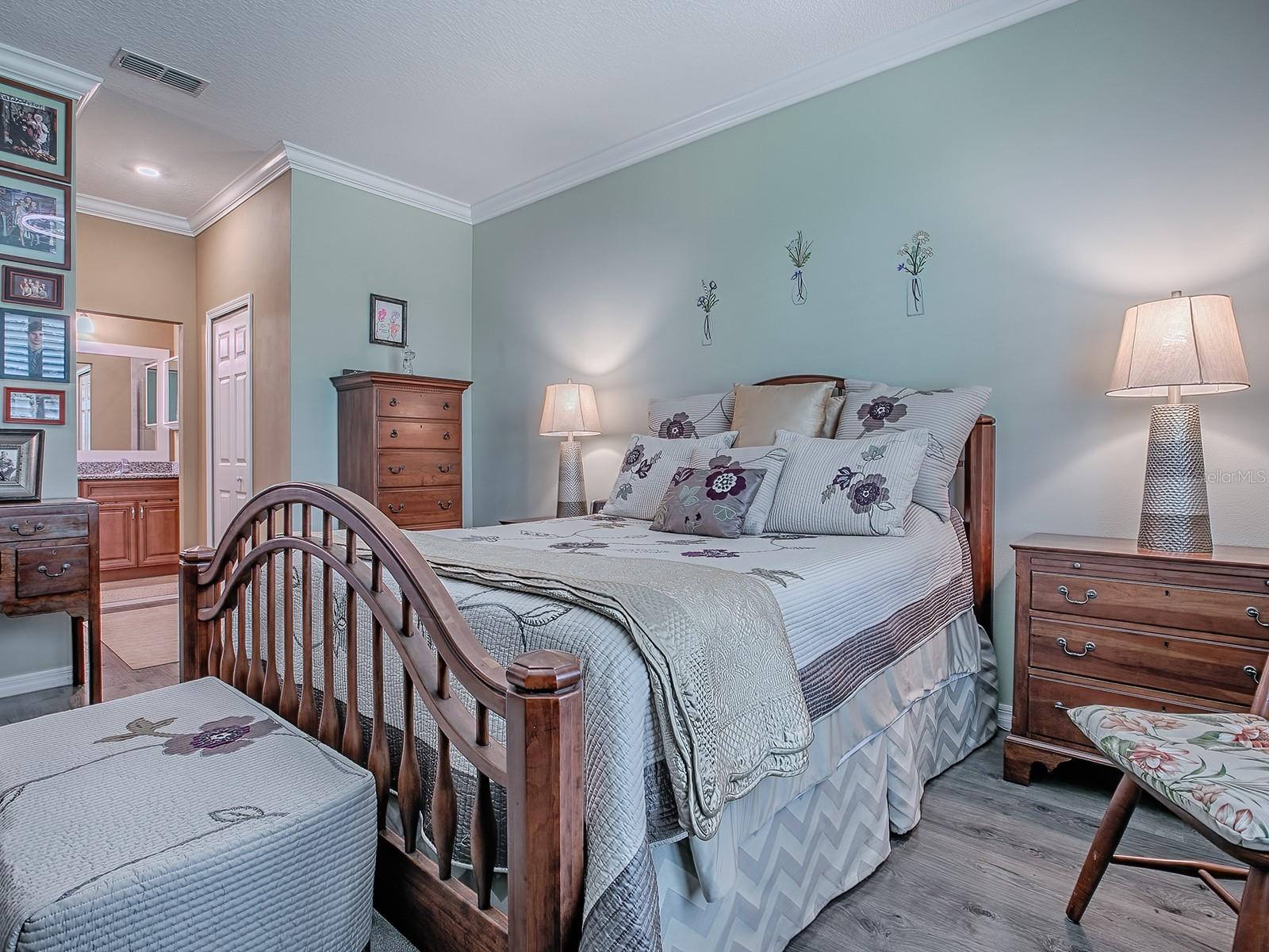 Image 18 of 37 For 26939 White Plains Way