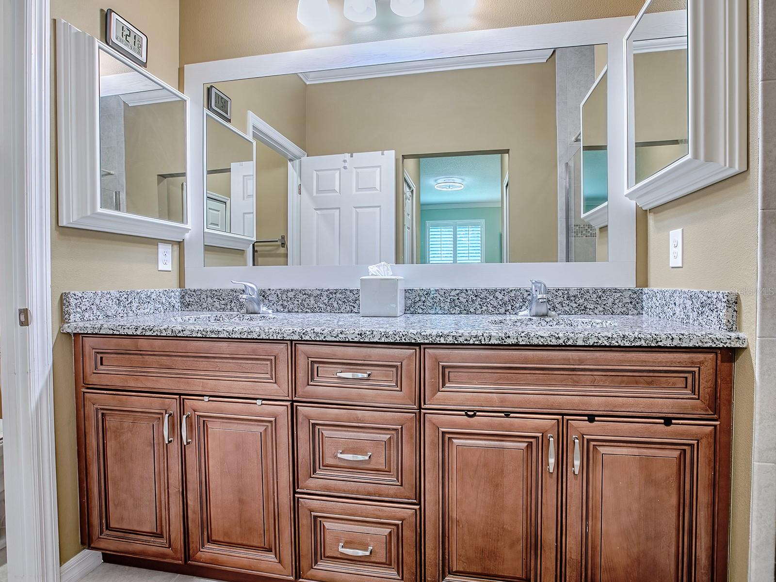Image 21 of 37 For 26939 White Plains Way