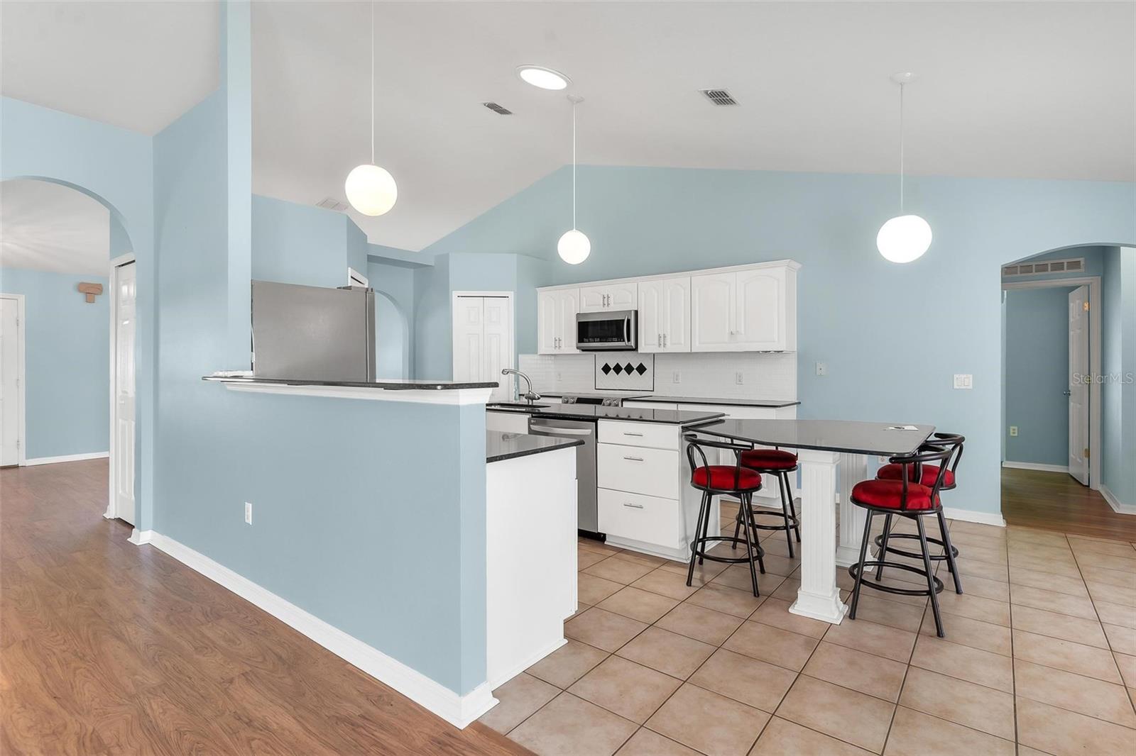 Image 14 of 45 For 802 Deer Glen Court