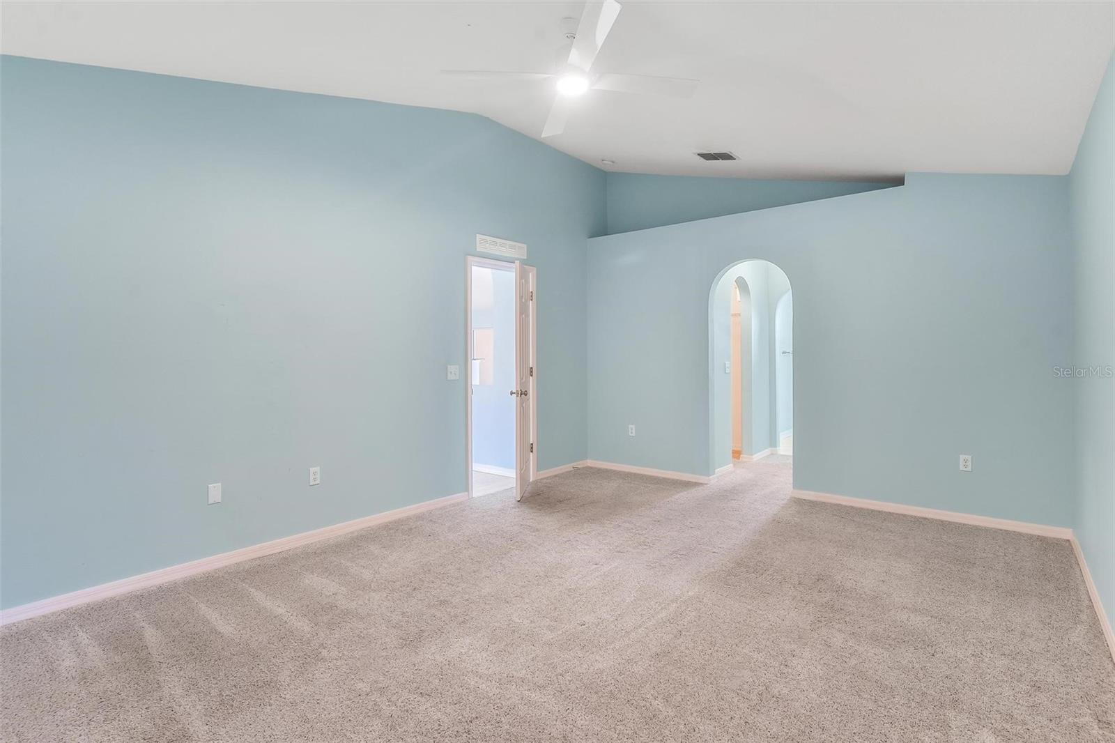 Image 16 of 45 For 802 Deer Glen Court