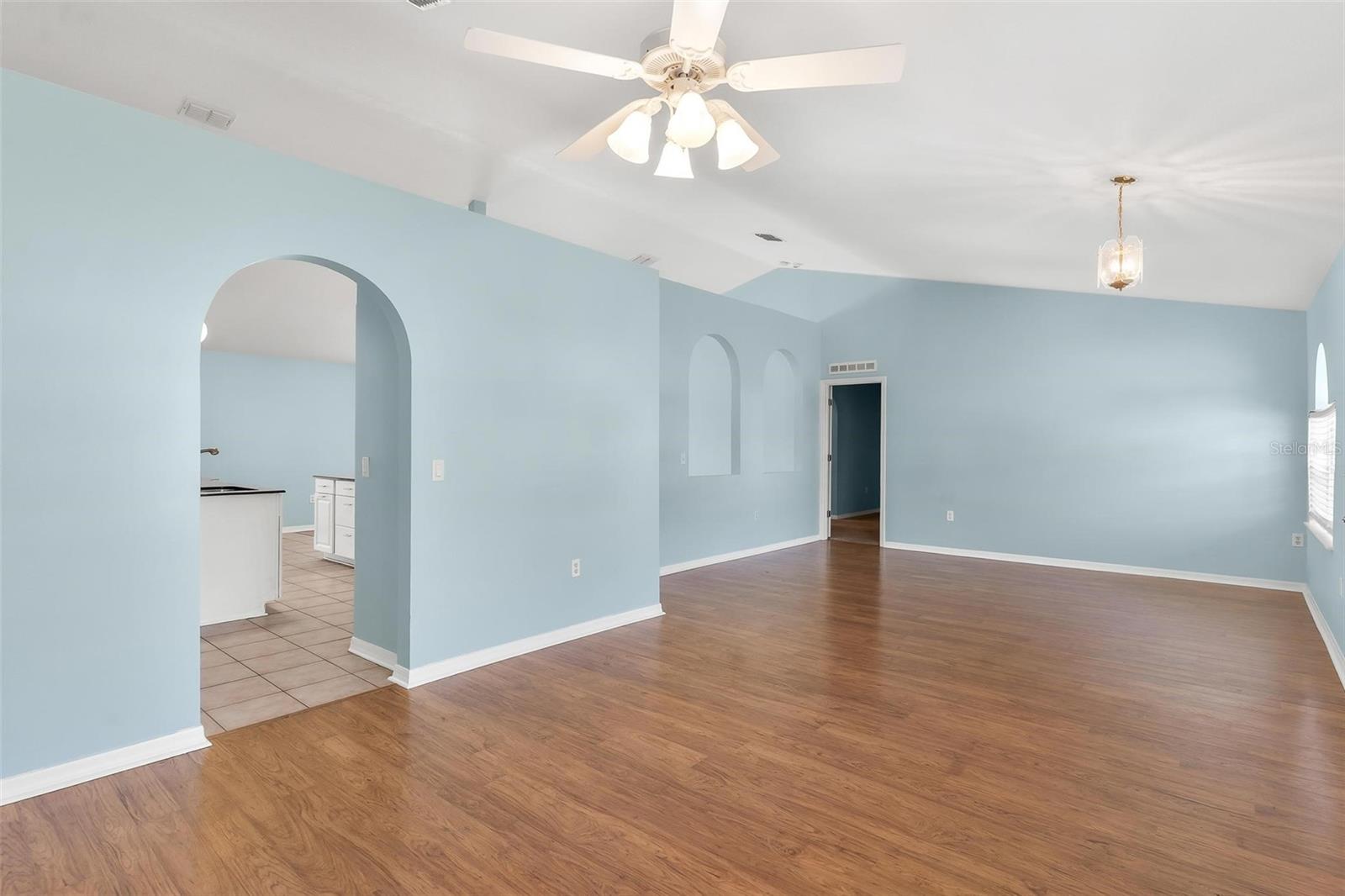 Image 6 of 45 For 802 Deer Glen Court