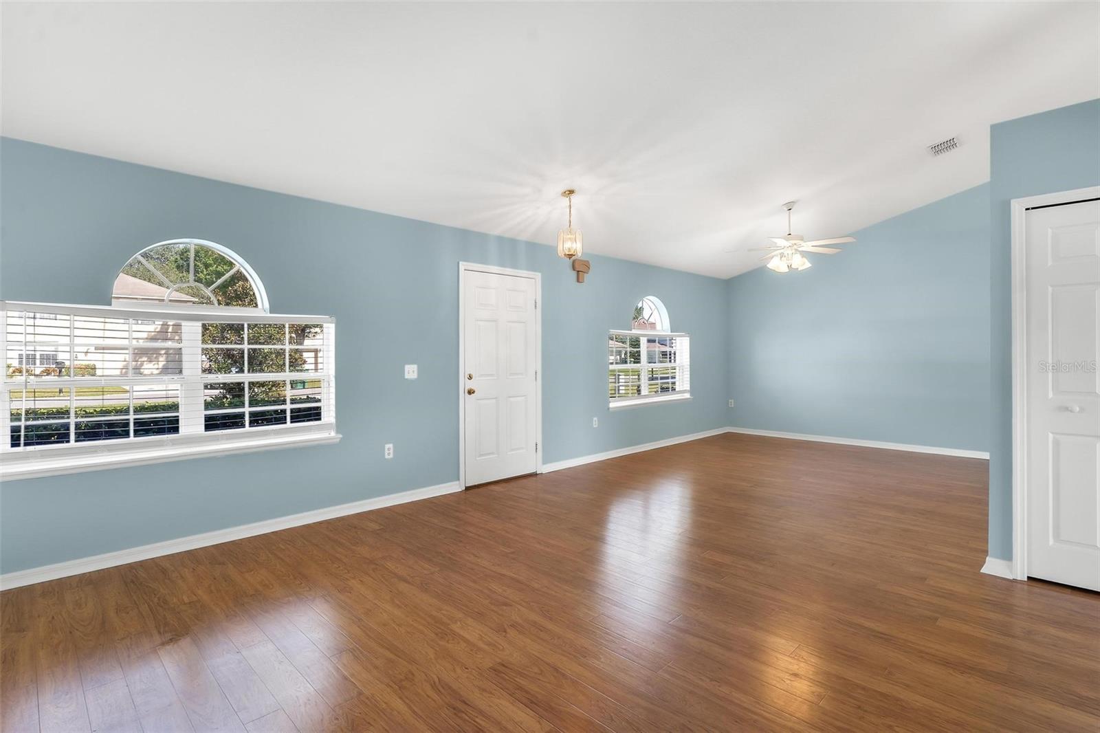 Image 8 of 45 For 802 Deer Glen Court