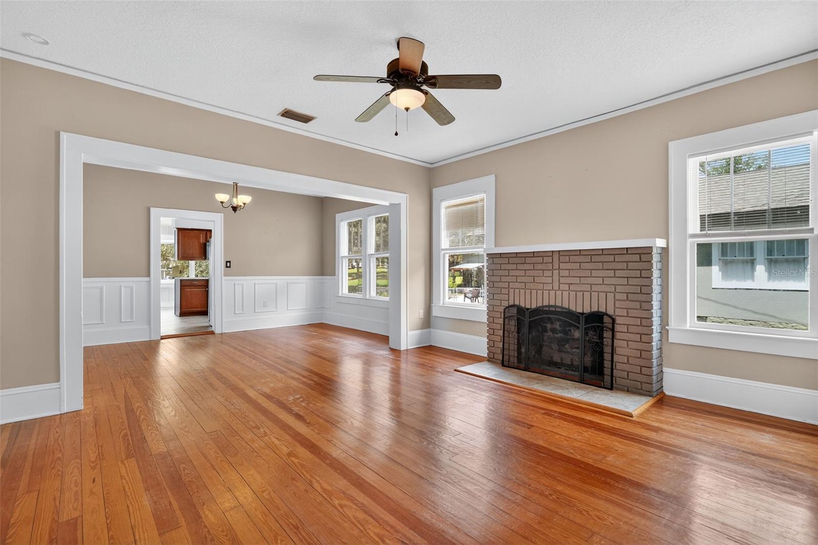Image 10 of 31 For 74 Lakeside Avenue