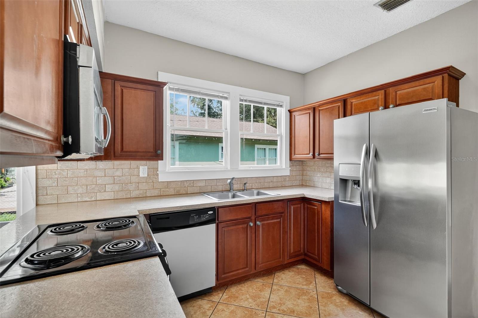 Image 16 of 31 For 74 Lakeside Avenue