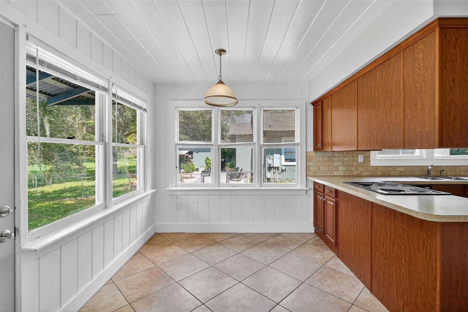 Image 19 of 31 For 74 Lakeside Avenue