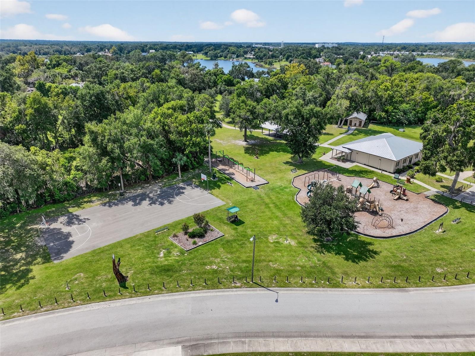 Image 7 of 31 For 74 Lakeside Avenue