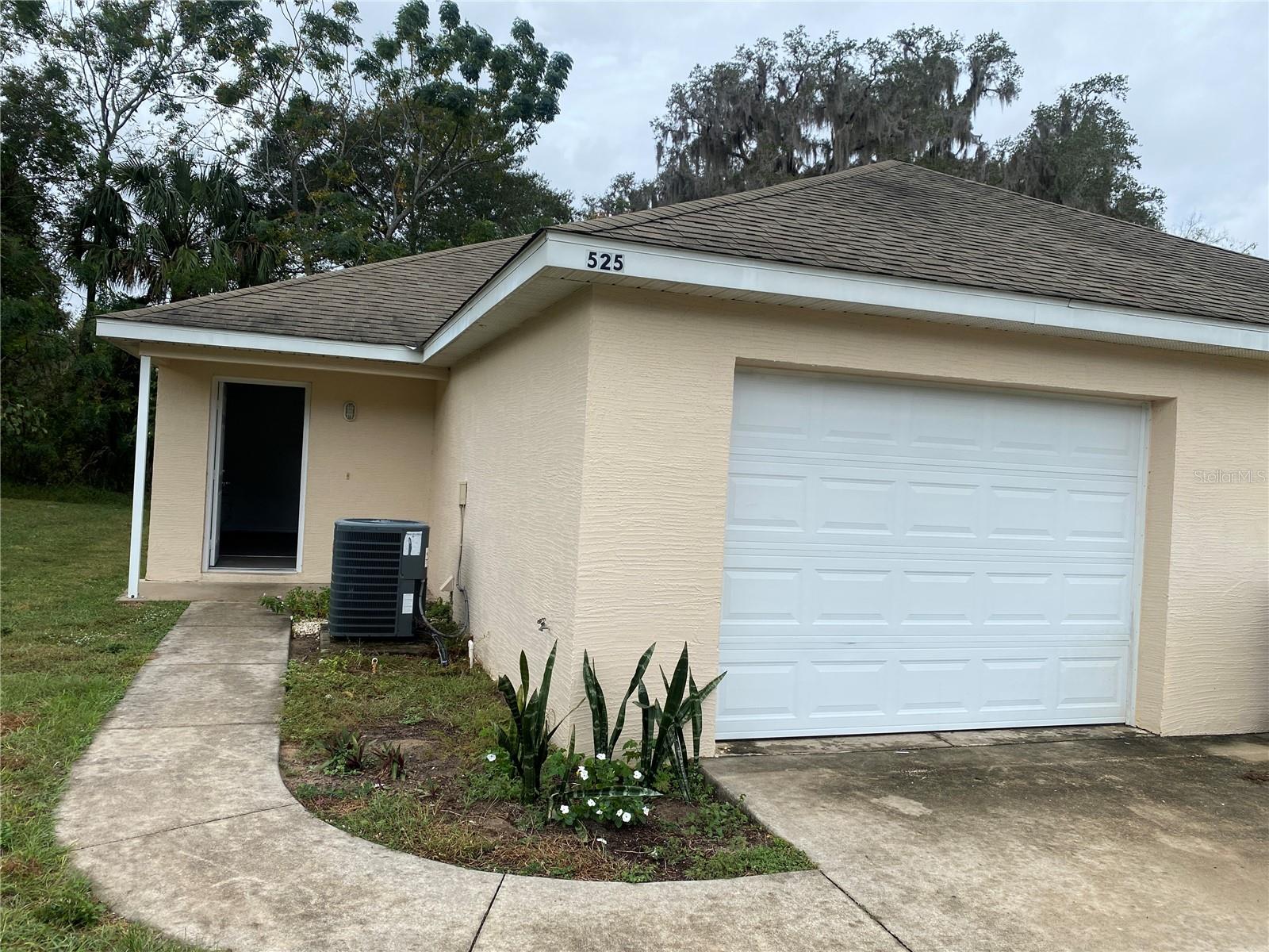 Listing Details for 525 Paulling Drive, LEESBURG, FL 34748