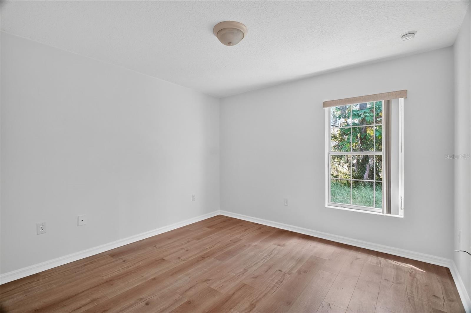 Image 10 of 17 For 525 Paulling Drive