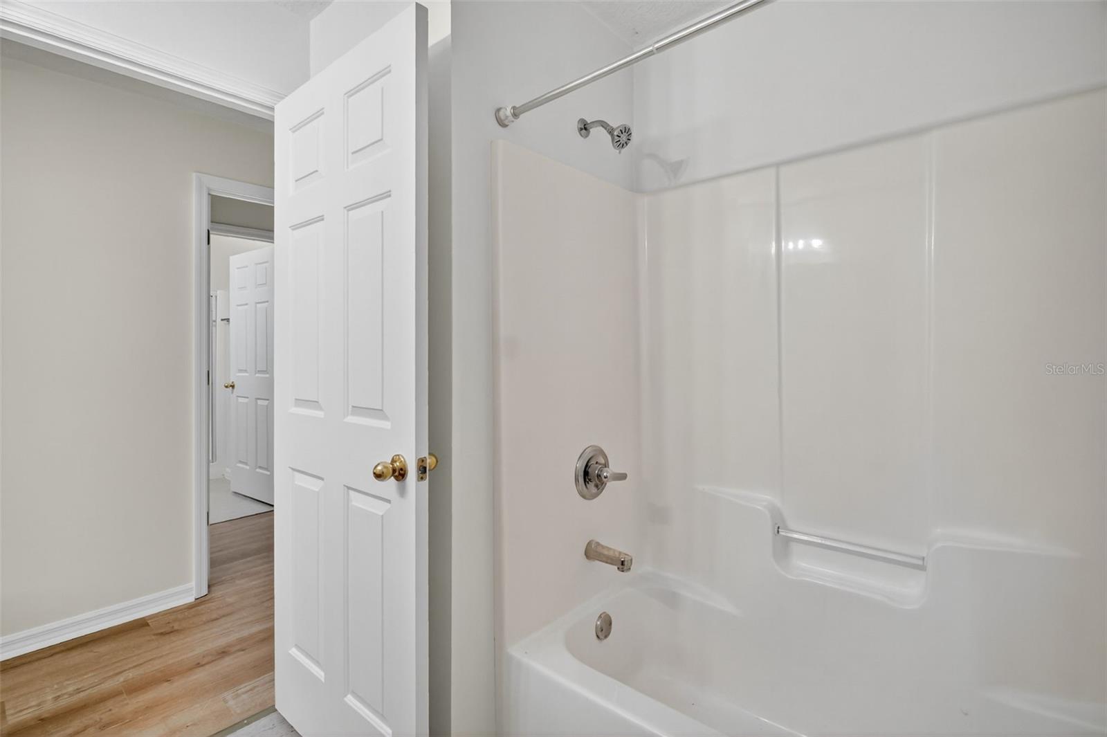 Image 15 of 17 For 525 Paulling Drive