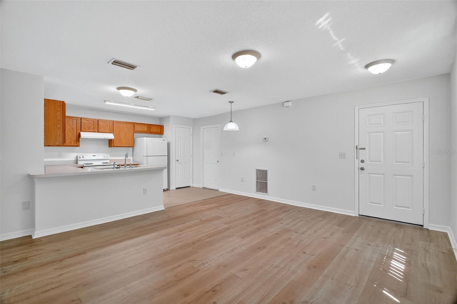 Image 4 of 17 For 525 Paulling Drive