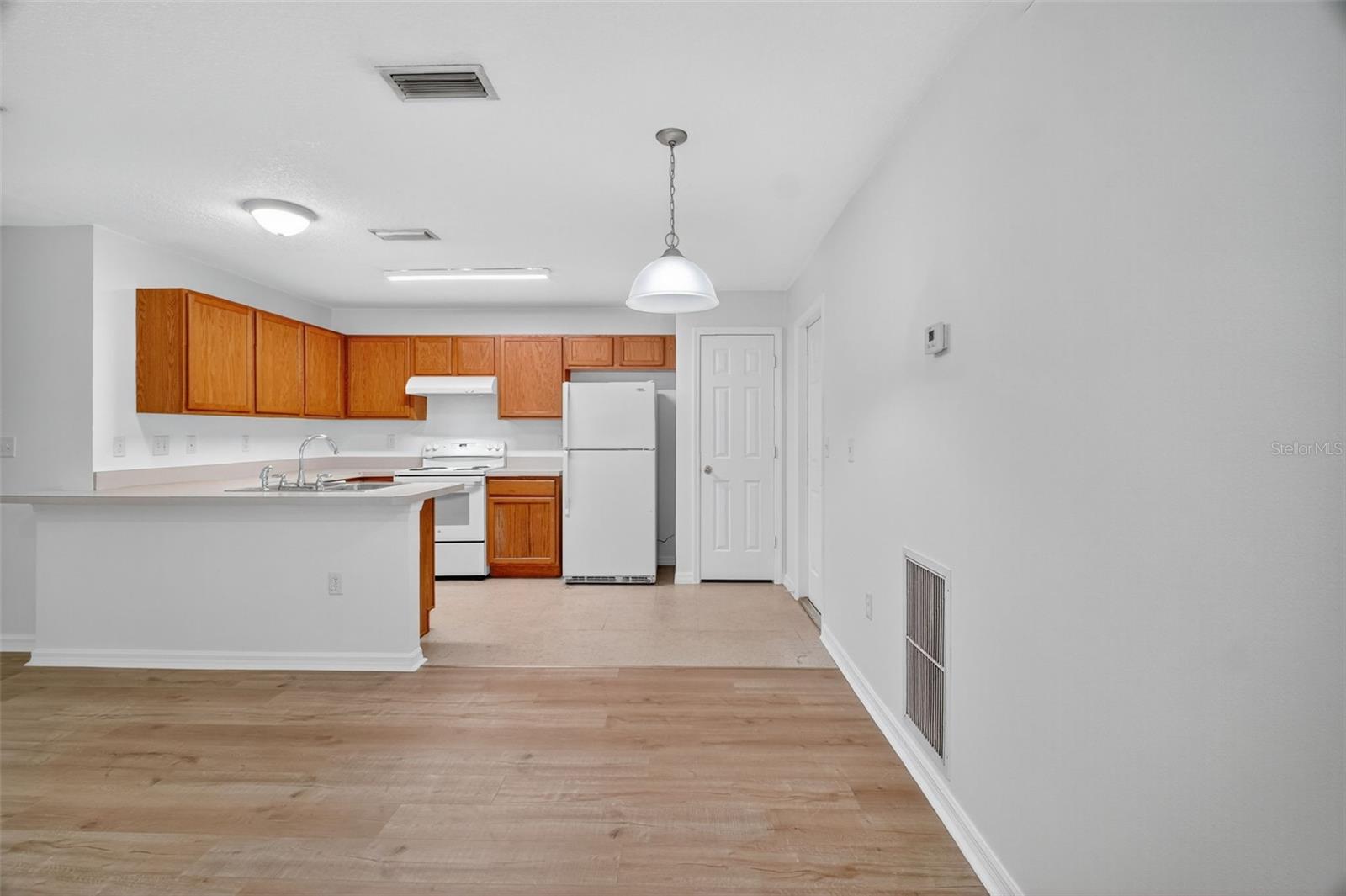 Image 5 of 17 For 525 Paulling Drive