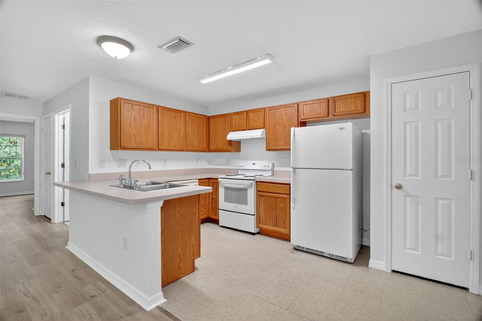 Image 6 of 17 For 525 Paulling Drive