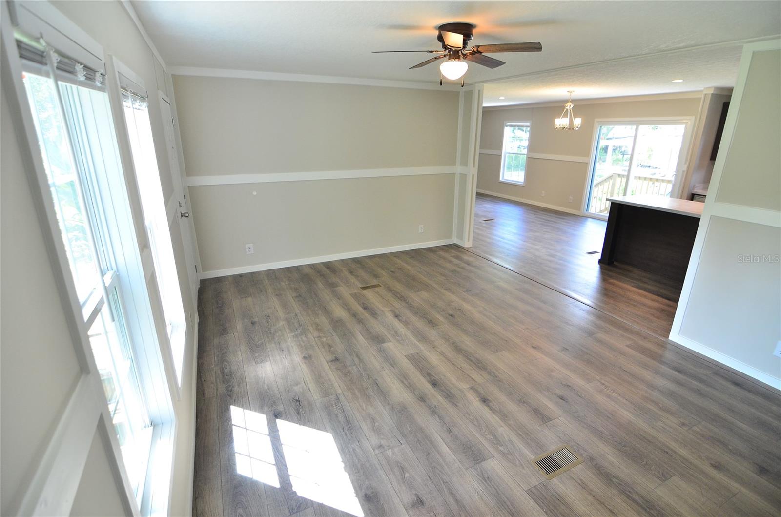 Image 21 of 67 For 515 Twin Lakes Circle