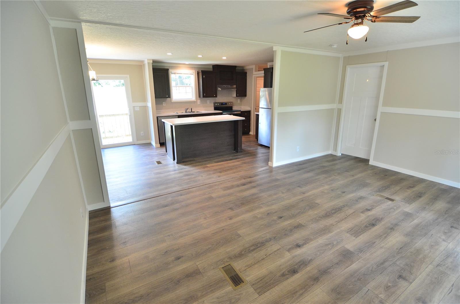 Image 22 of 67 For 515 Twin Lakes Circle