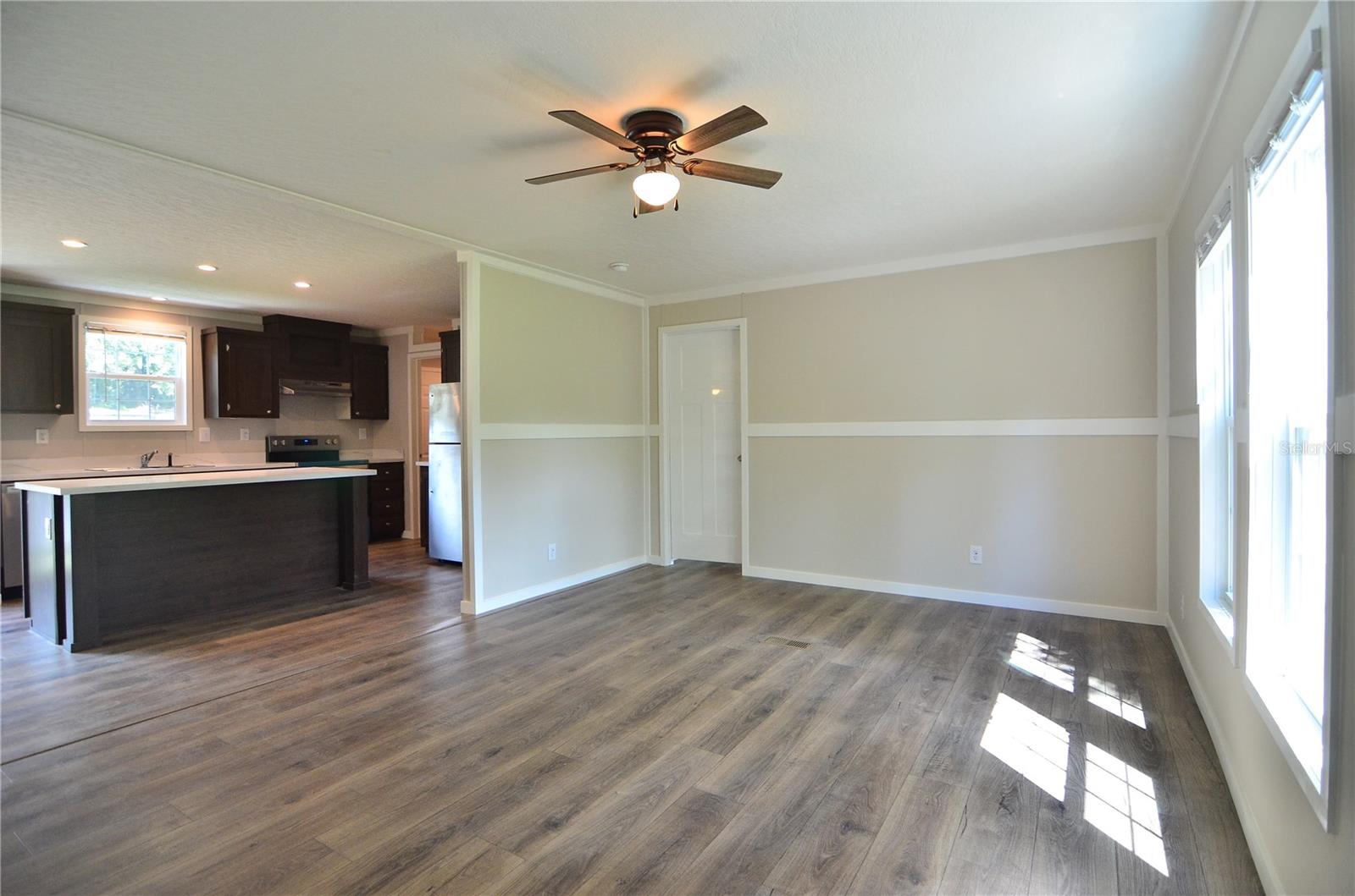 Image 23 of 67 For 515 Twin Lakes Circle